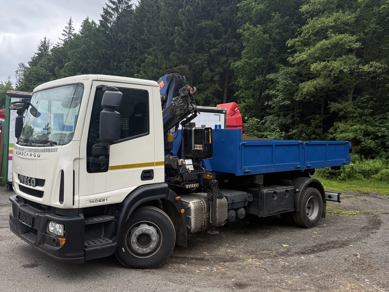 Vlastní Iveco Kontejnerovka.cz s rukou a kontejnerovou nástavbou